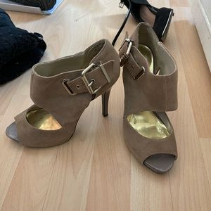 Nine West Peep Toe Camel Heels 7 Used